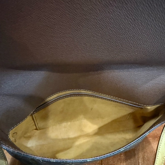 Authentic Louis Vuitton Musette Tango short shoulder Monogram bag. - Picture 12 of 16